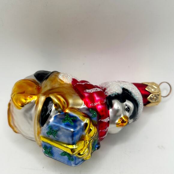 Thomas Pacconi Classics 2002 GLASS ORNAMENT, Penguin Santa Hat With Gift, 3.5” - Picture 4 of 6